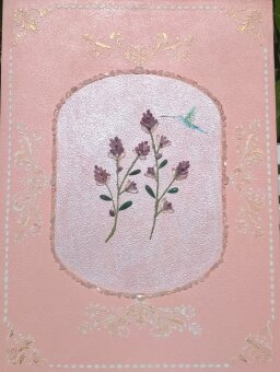 Flores em turmalina rosa com beija-flor, com texturas